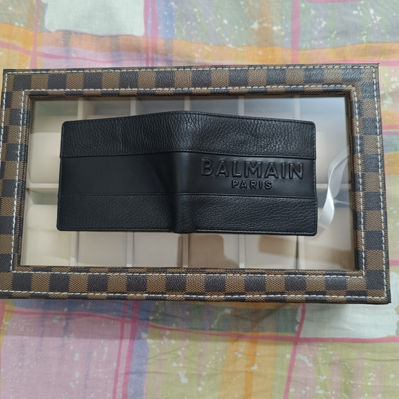 Balmain - Picture 2 of 8